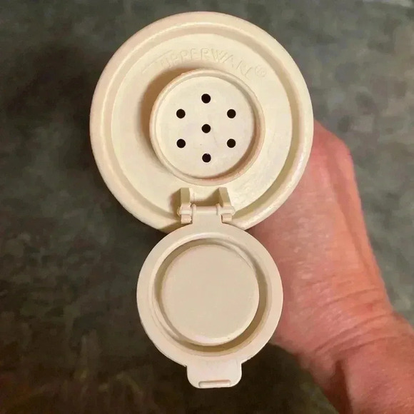 Vintage Tupperware Pepper Shaker - Picture 4 of 8